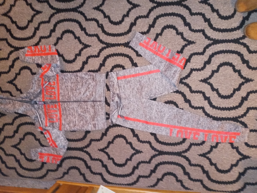 Dazi style sweatshirt. Youth size